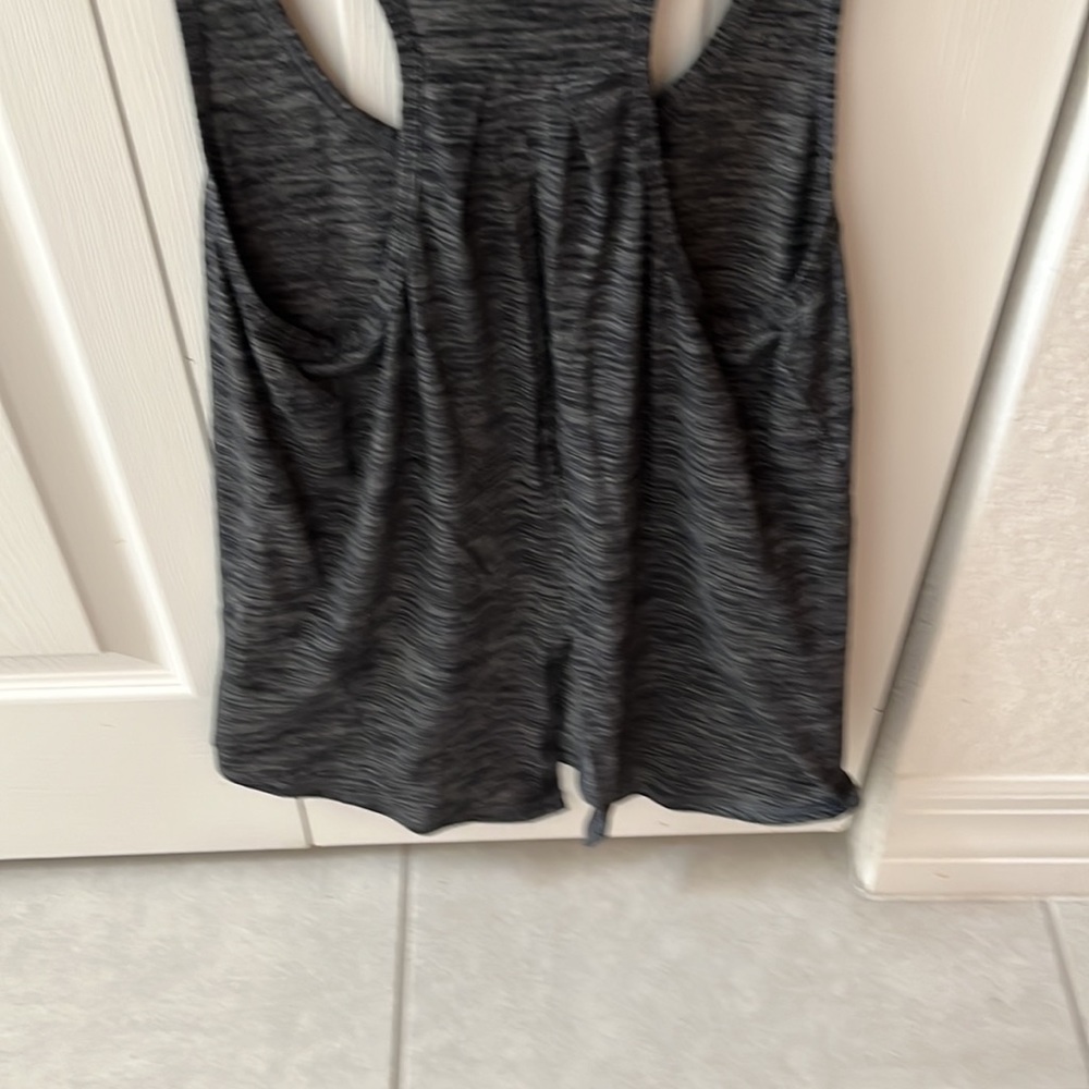 Lululemon women’s Tank Top tie back - Picture 8 of 9